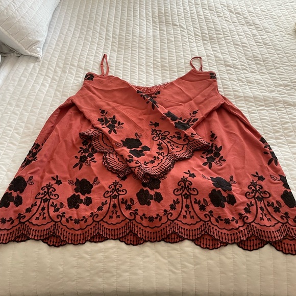 Cold shoulder embroidered blouse - Picture 5 of 9